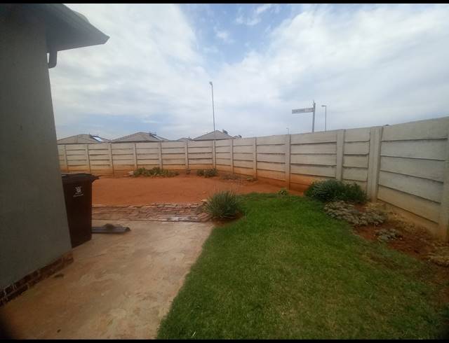 2 BEDROOM FREEHOLD FOR SALE IN CRYSTAL PARK